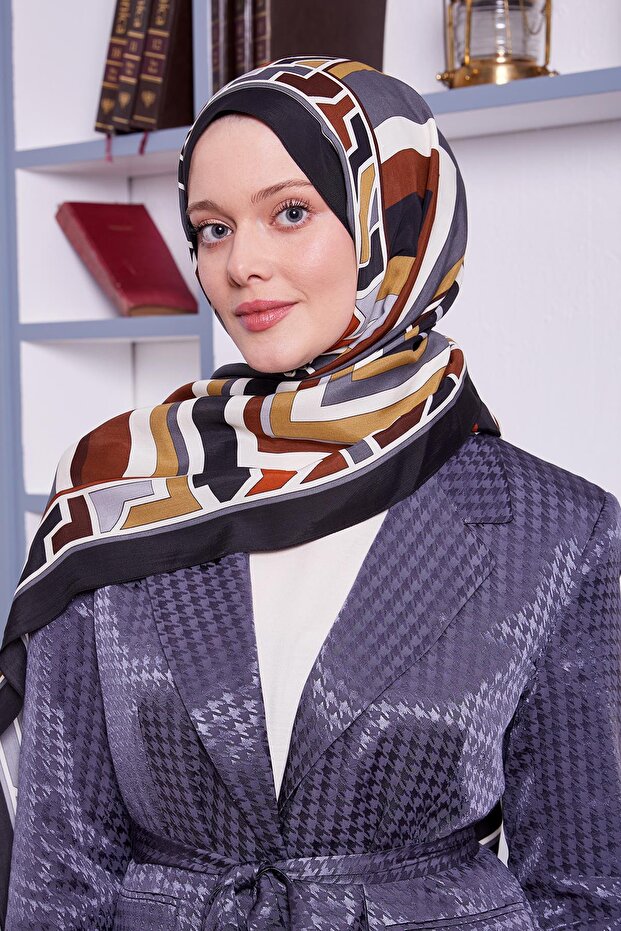 Black Geometric Pattern Royal Shawl - 3