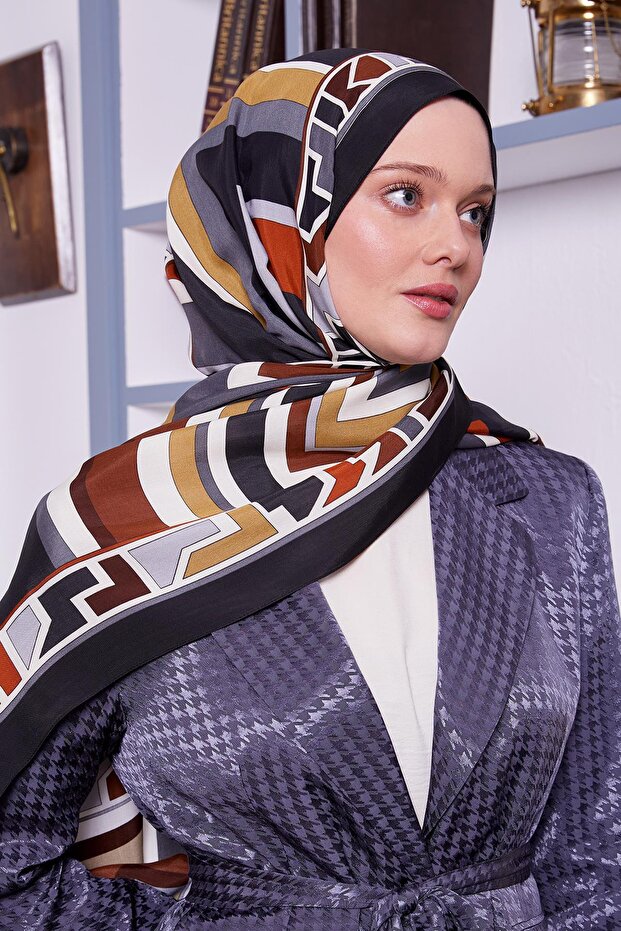 Black Geometric Pattern Royal Shawl - 2