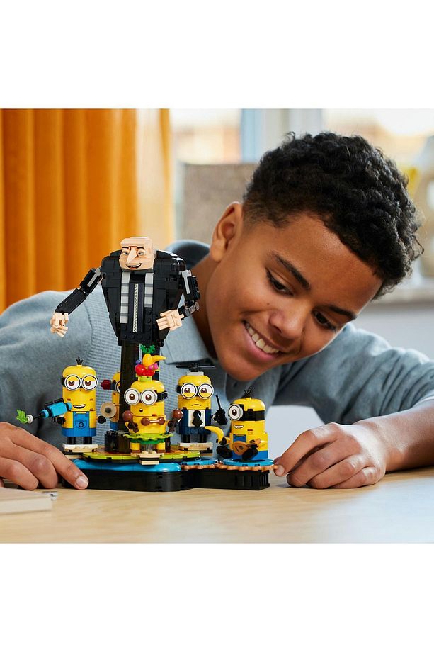 ® Despicable Me 4 Yapım Parçalarından Gru ve Minyonlar 75582 - 9+ Oyuncak Yapım Seti (839 Pr) - 9