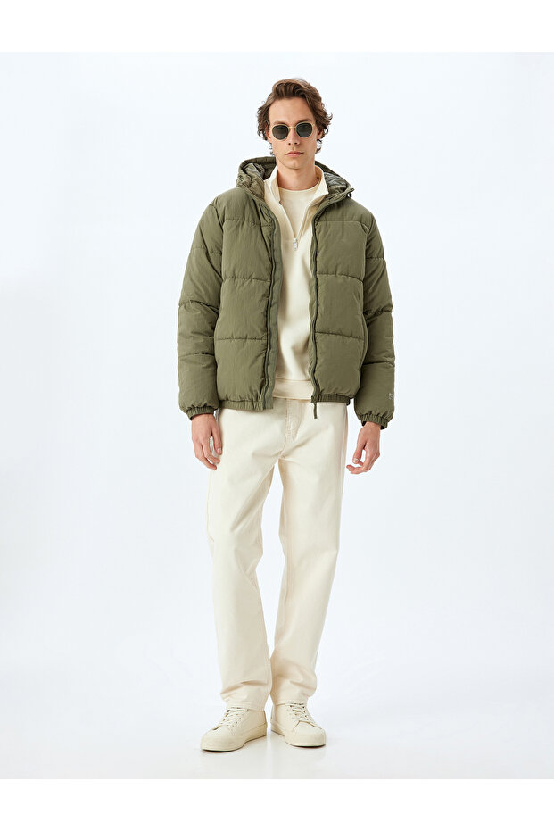 Puffer jacket with zipper and printed slogan