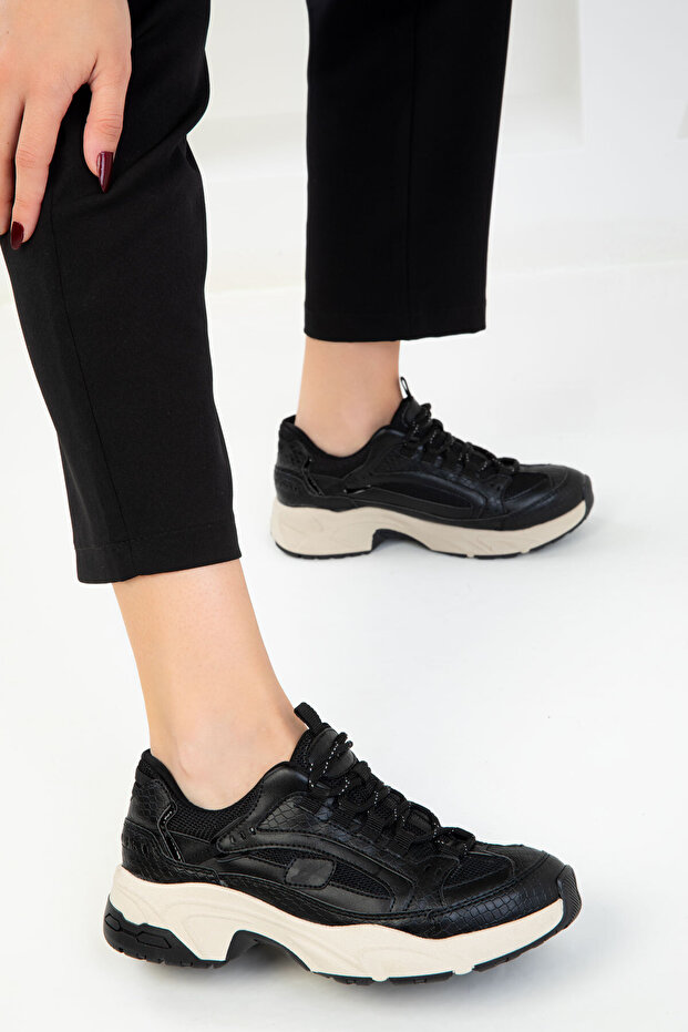 Women's Black Sneakers 20269