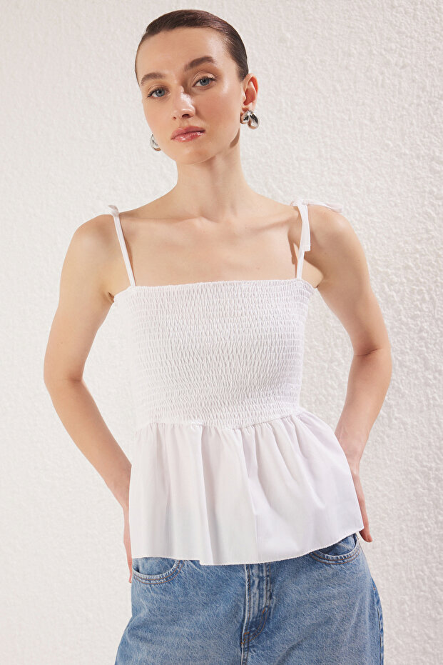Ekru Pamuklu Poplin Fitted Detaylı Askılı Gipeli Esnek Örme Bluz TWOSS24BZ00393 - 1