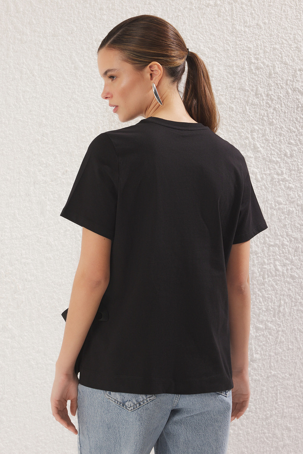 Siyah %100 Kalın Pamuklu Yan Bağlama Detaylı Relaxed/Rahat Kesim Örme T-Shirt TWOSS25TS00074 - 5