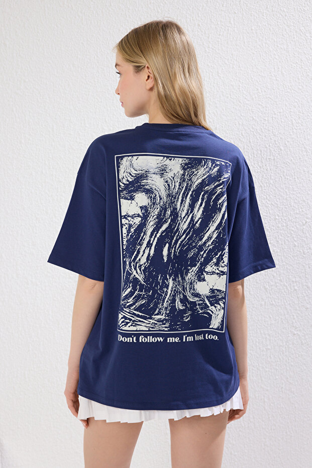 Lacivert %100 Pamuk Sırt ve Ön Baskılı Oversize/Rahat Kesim Örme T-Shirt TWOSS24TS00234 - 4