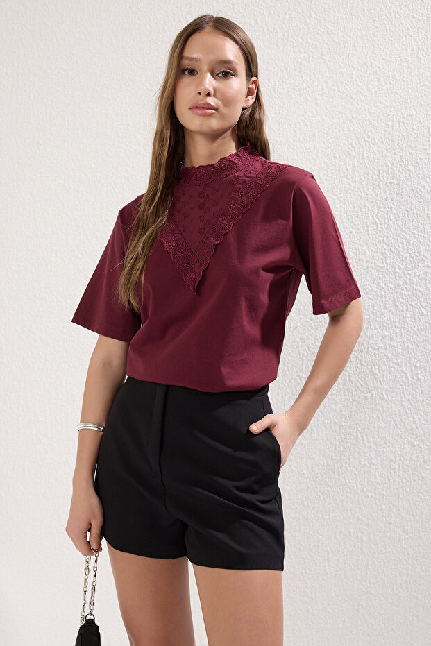 Bordo Brodeli Dik Yaka Basic Regular/Normal Kalıp Pamuklu Örme Bluz TWOSS23BZ00879