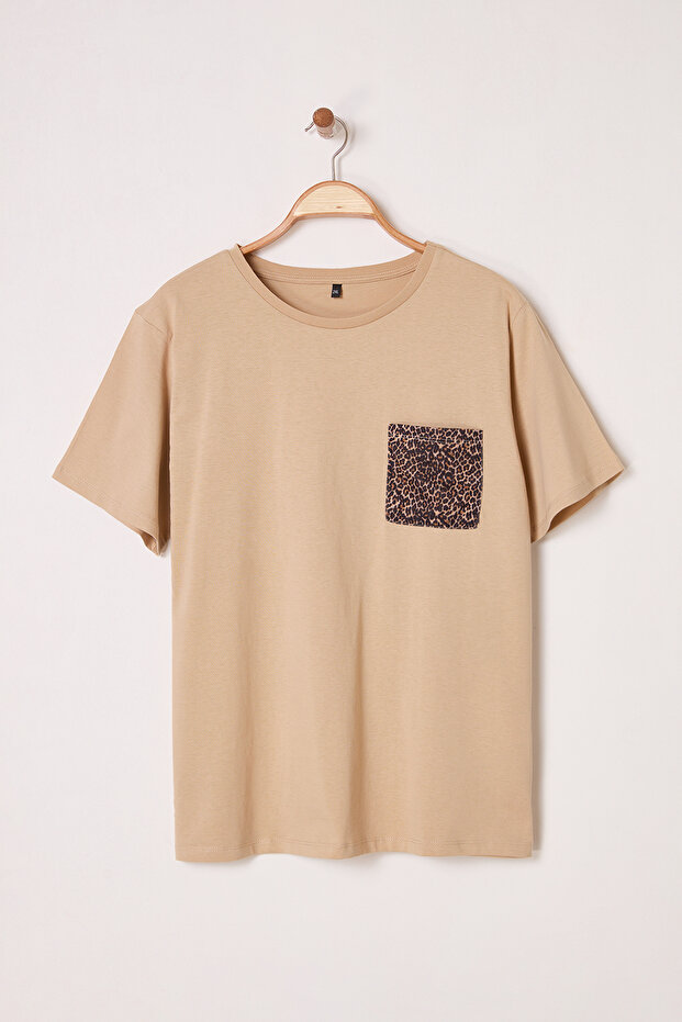Bej Oversize Animal Baskılı Cep etaylı %100 Pamuk Örme Büyük Beden T-shirt TBBSS24BF00059 - 5