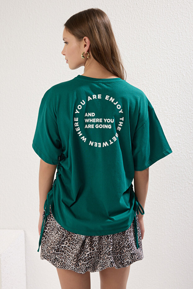 Zümrüt Yeşili %100 Pamuk Sırt ve Ön Baskılı Oversize/Rahat Kesim Örme T-Shirt TWOSS23TS00150 - 5