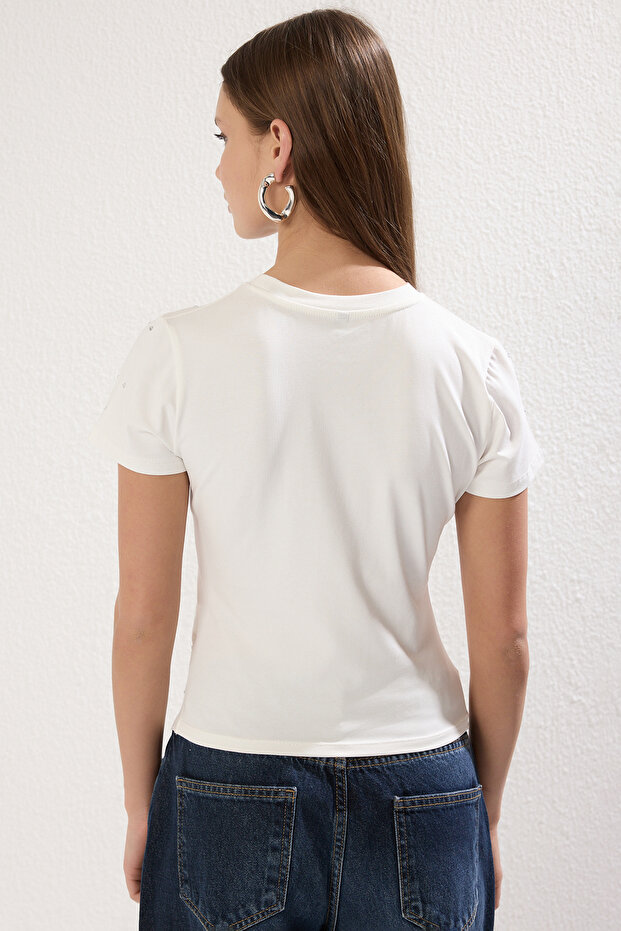 Beyaz Taşlı Asimetrik Fitted/Vücuda Oturan Örme T-shirt TWOSS25BZ00277 - 4