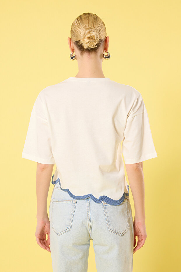 Ekru Dokuma Detaylı Relaxed/Rahat Kalıp Crop Örme Bluz TWOSS25BZ00365 - 4