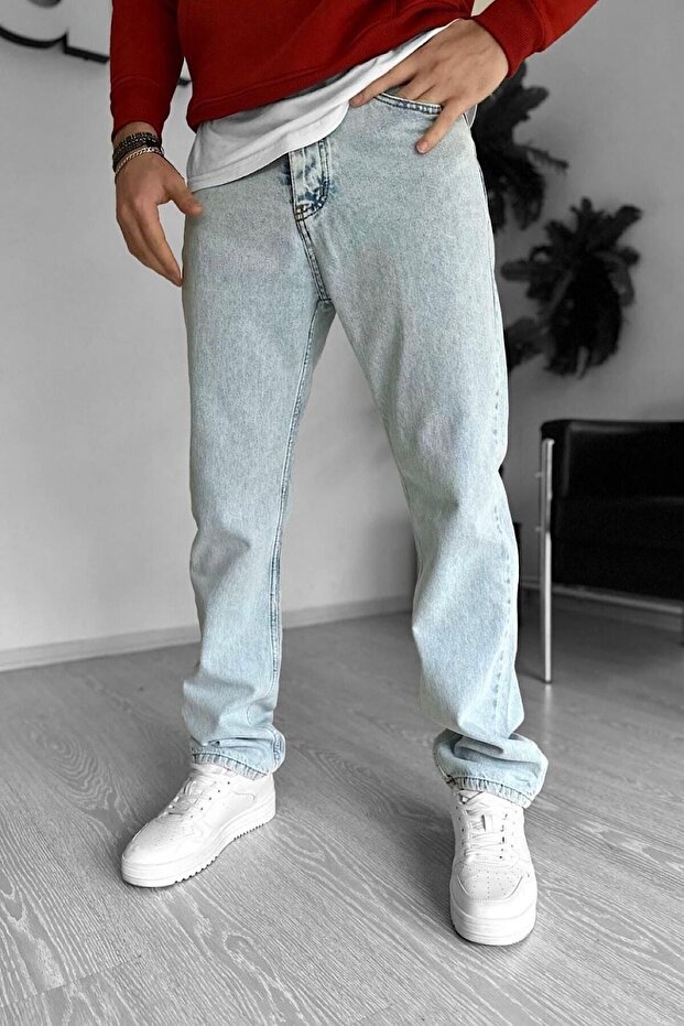 Ice Blue Loose-Fit Jeans Mbg