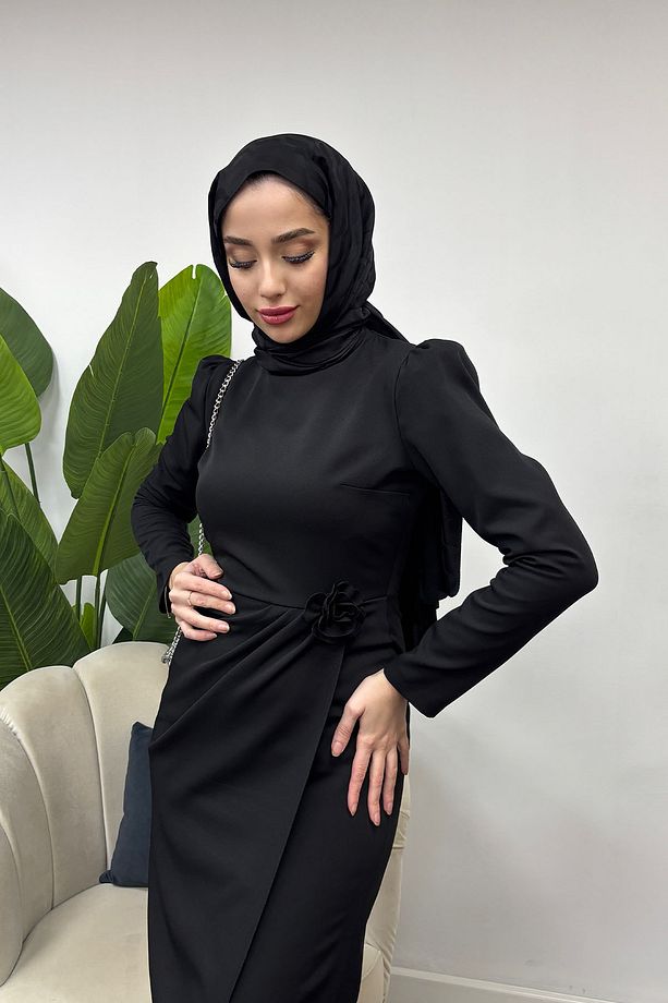 Zümra Model Krep Kumaş Gül Detaylı Elbise - 2