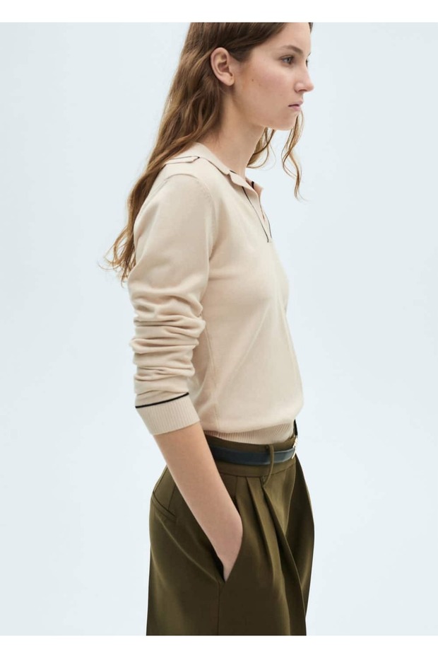 Sweater with Contrast Collar and Ornament