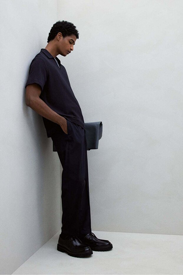 تي شيرت بقصّة عادية وياقة - 1