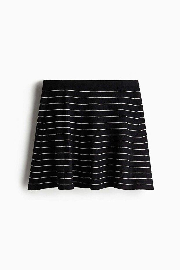 Flared fine-knit skirt