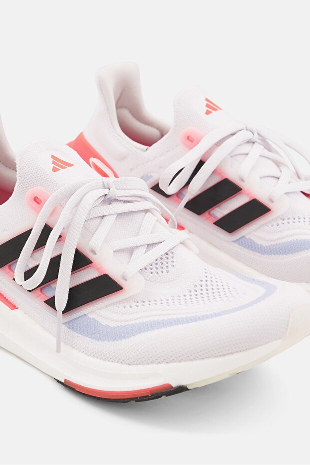 حذاء الجري الخفيف ألترا بوست للرجال، لون أبيض - 4