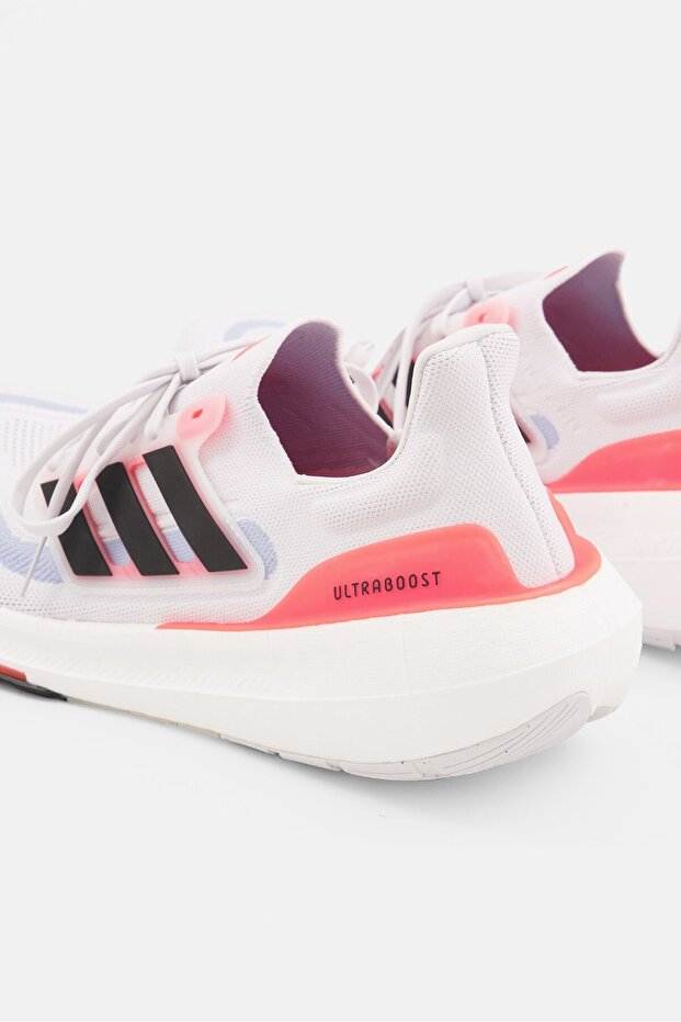 حذاء الجري الخفيف ألترا بوست للرجال، لون أبيض - 3