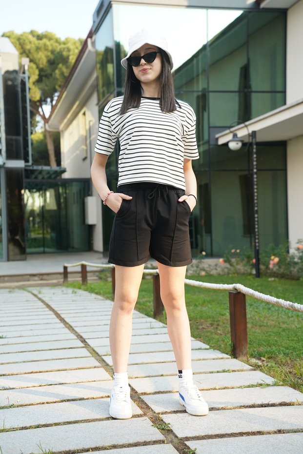 Relaxed Fit Striped Oversize T-Shirt and Stylish Front Stitched Shorts Set