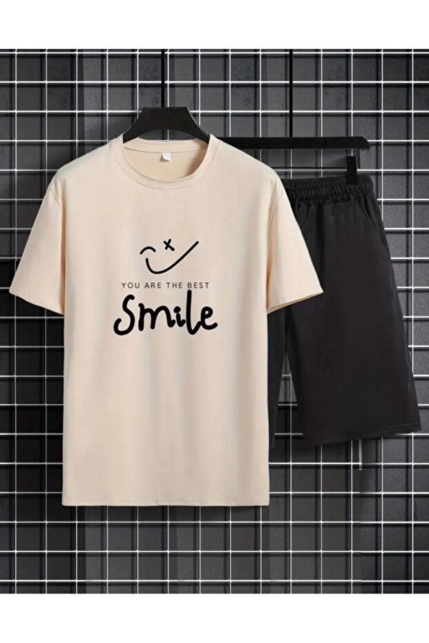 طقم قصير مطبوع عليه SmileSummer باللون الأسود والبيج - قالب مريح