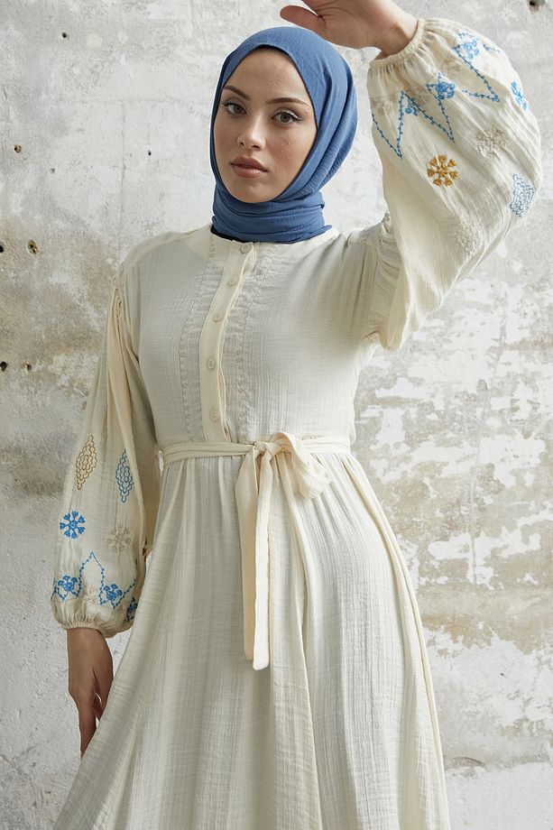 Kolu Nakış İşlemeli Gofre Elbise - Ekru - 3