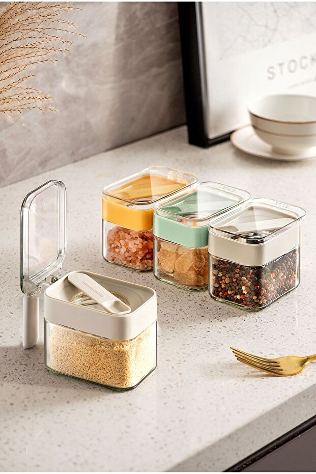 Pinmoo New Glass Spice Container with Spoon - 1 Piece