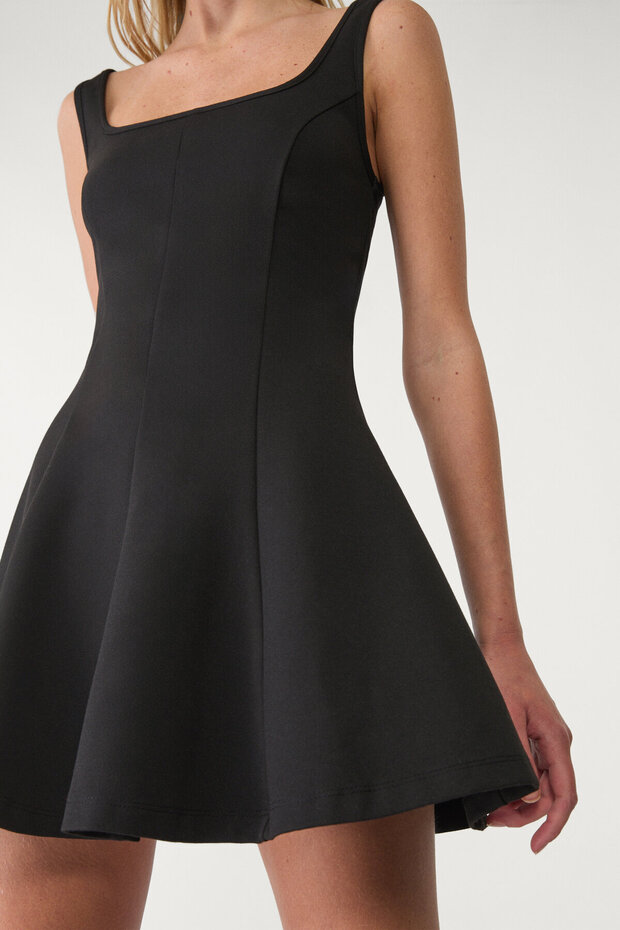 Askılı kısa elbise - 4