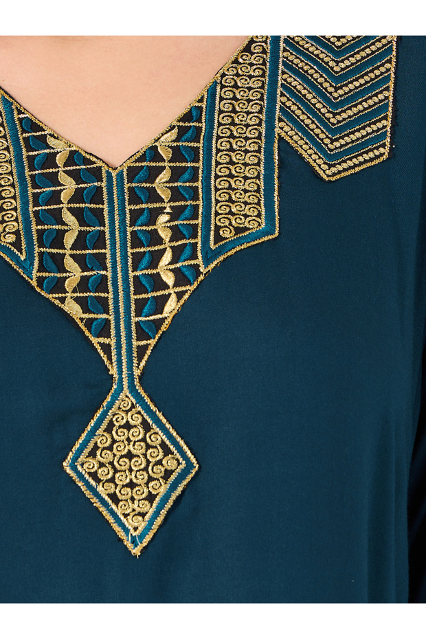 جلابية مطرزة برقع على شكل حرف V - 3
