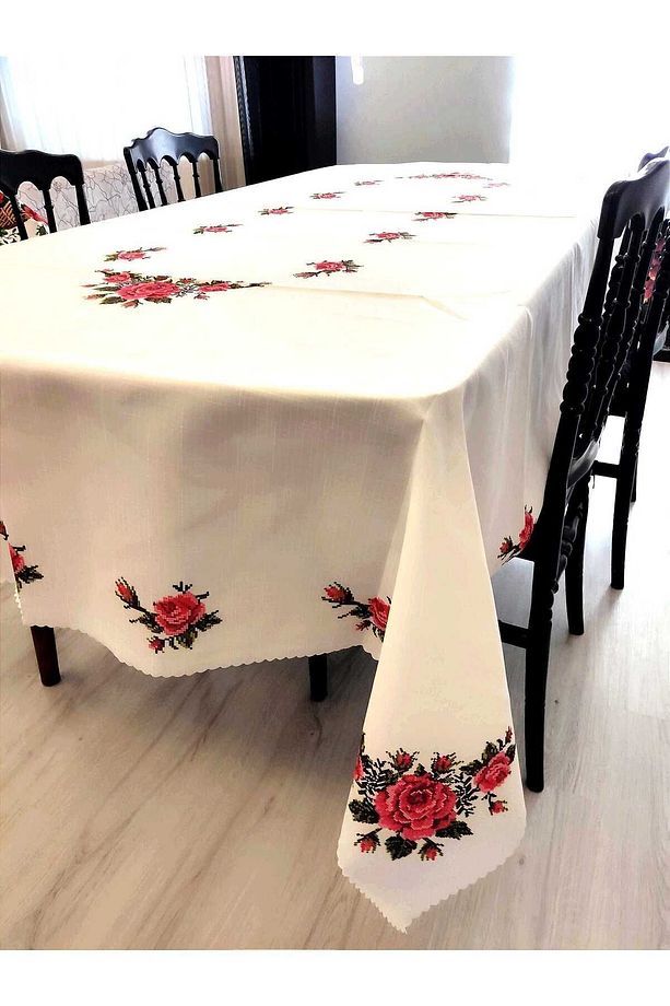 Kırmızı Çiçekli Kanaviçe Desenli Dertsiz Masa Örtüsü - 4