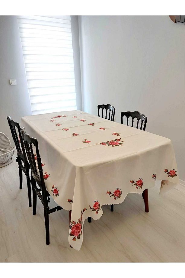 Kırmızı Çiçekli Kanaviçe Desenli Dertsiz Masa Örtüsü - 6