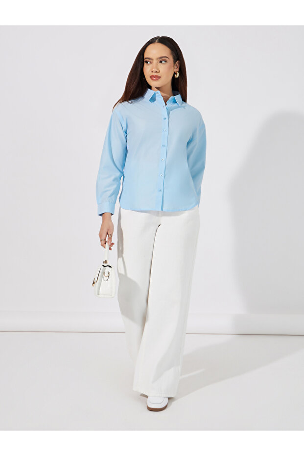 قميص سادة بقصّة عادية مع ياقة - 2