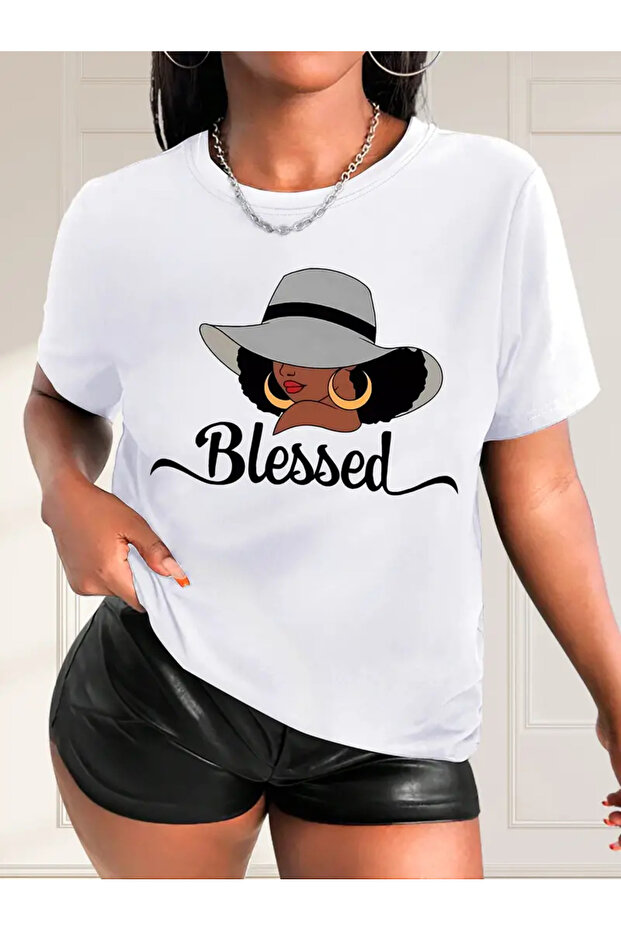 تي شيرت كبير الحجم برقبة دائرية مطبوع عليه Blessed للجنسين