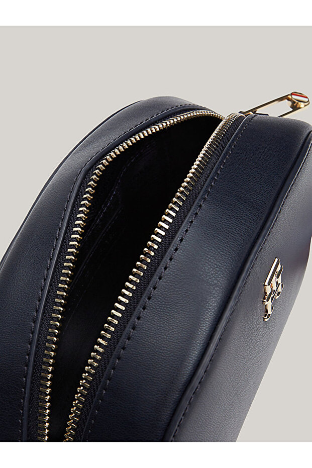 TH FRESH CAMERA BAG CORP - 5