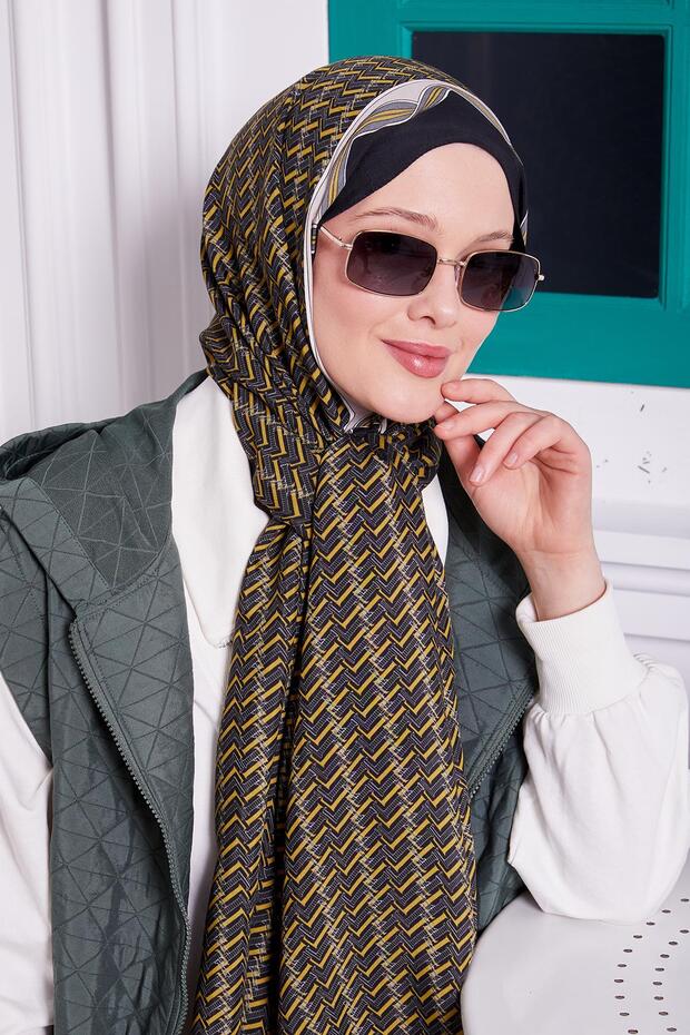 شال ملكي بنمط متاهة باللون الأخضر الزيتي