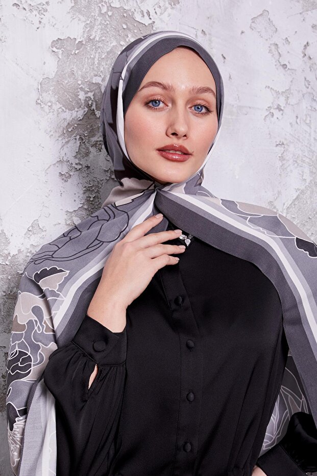 شال ملكي بنمط زهرة رمادية - 4