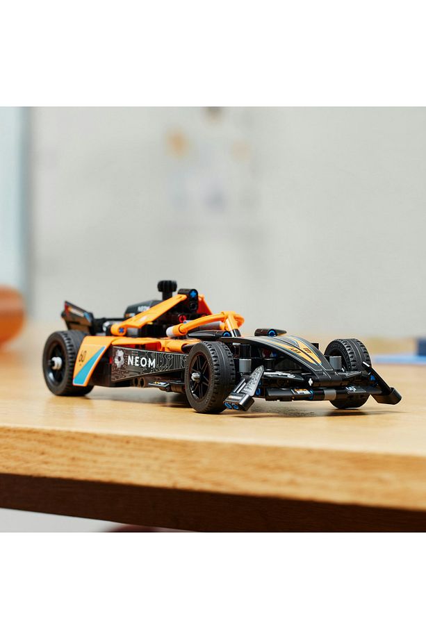 ® Technic NEOM McLaren Formula E Yarış Arabası 42169 - 9+ Oyuncak Model Yapım Seti (452 Pr) - 6