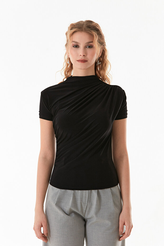 بلوزة أساسية مع تفاصيل جانبية مجمعة - 8