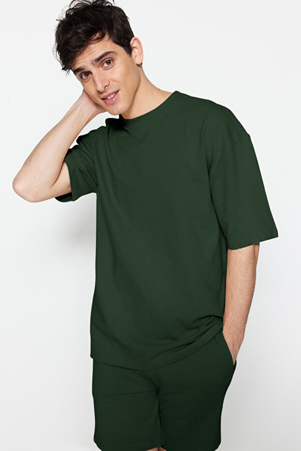 Haki Oversize/Geniş Kesim Etiket İşlemeli Dokulu Tok Kumaş T-shirt TMNSS23TS00074 - 1