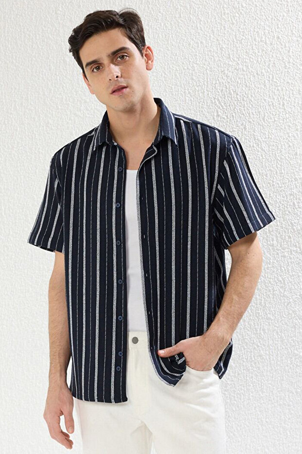 Lacivert Oversize Fit Kısa Kollu Çizgili Etamin Yazlık Gömlek TMNSS25GO00012 - 1