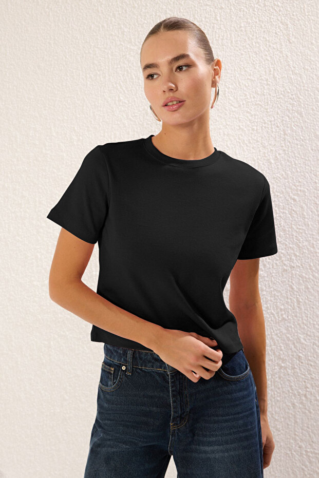 Siyah Kalın Pamuklu Tok Kumaşlı Bisiklet Yaka Kısa Kol Regular Kesim Örme T-Shirt TWOSS25TS00002 - 1