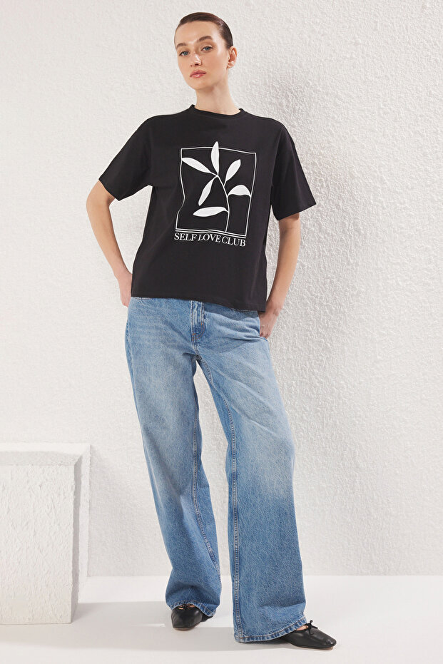 Siyah %100 Pamuk Baskılı Relaxed/Geniş Rahat Kesim Bisiklet Yaka Örme T-Shirt TWOSS23TS00267 - 2
