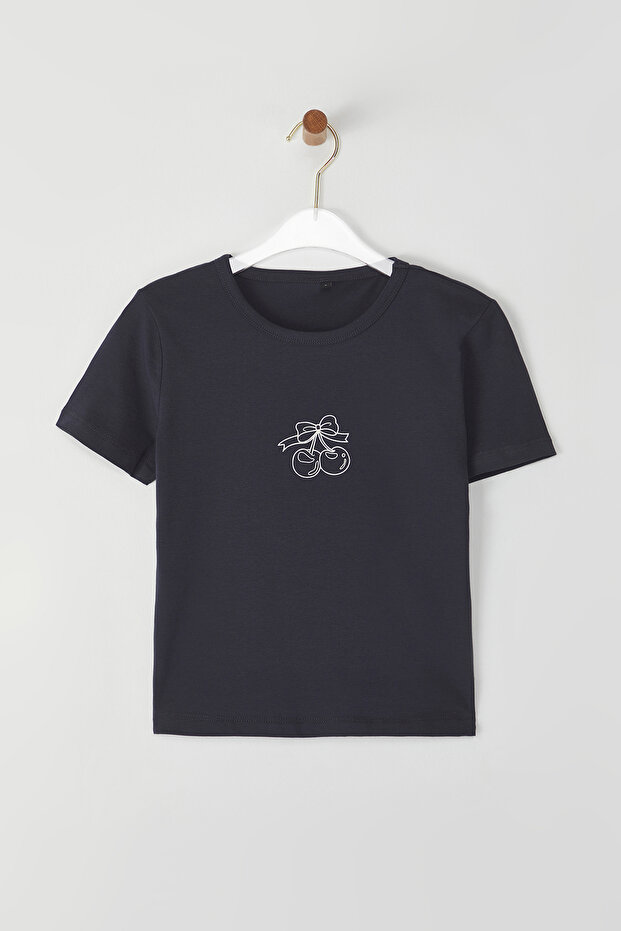 Antrasit Kiraz Baskılı Fitted/Vücuda Oturan Baskılı Örme T-Shirt TWOSS25TS00082 - 5