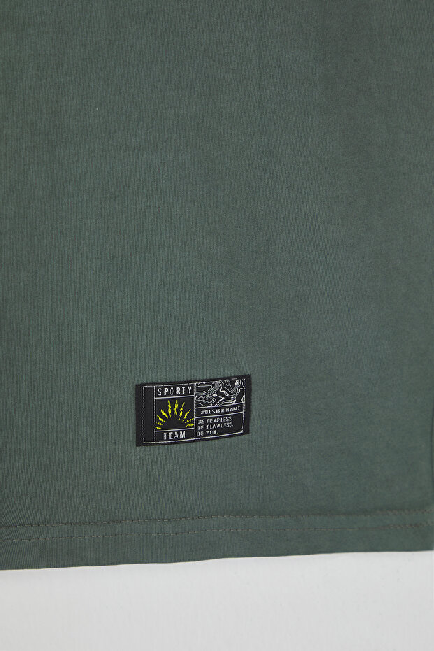 Yeşil Oversize/Geniş Kesim Eskitme/Soluk Efekt Etiket Detaylı T-Shirt/Atlet TMNSS25AL00001 - 3