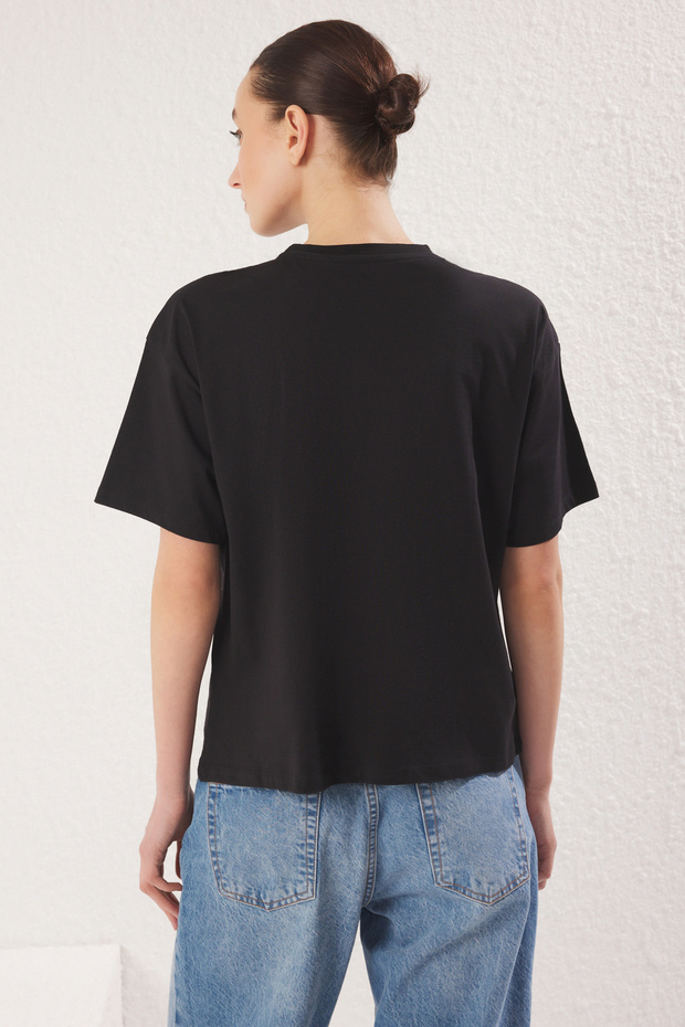 Siyah %100 Pamuk Baskılı Relaxed/Geniş Rahat Kesim Bisiklet Yaka Örme T-Shirt TWOSS23TS00267 - 5