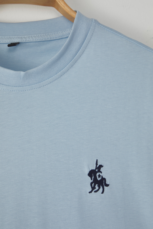 Açık Mavi Regular/Normal Kesim At Nakış Detaylı %100 Pamuklu T-Shirt TMNSS24TS00056 - 6