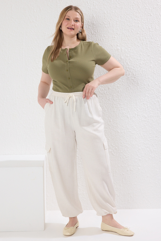 Yeşil Düğme Detaylı Fitted Fitilli Örme Büyük Beden Bluz TBBSS25AF00060 - 2