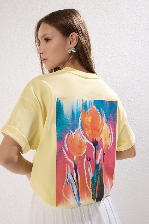 Açık Sarı %100 Kalın Pamuklu Oversize/Geniş Kalıp Ön Arka Baskılı Örme T-Shirt TWOSS25TS00055 - 2