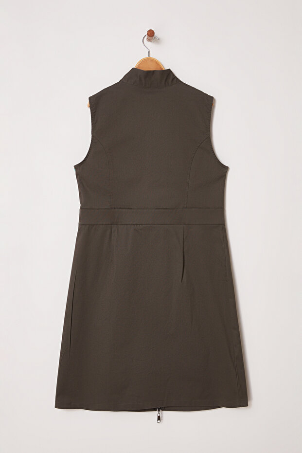 Khaki megfordítható cipzáras mini szőtt nagy méretű ruha TBBSS25AH00112 - 7