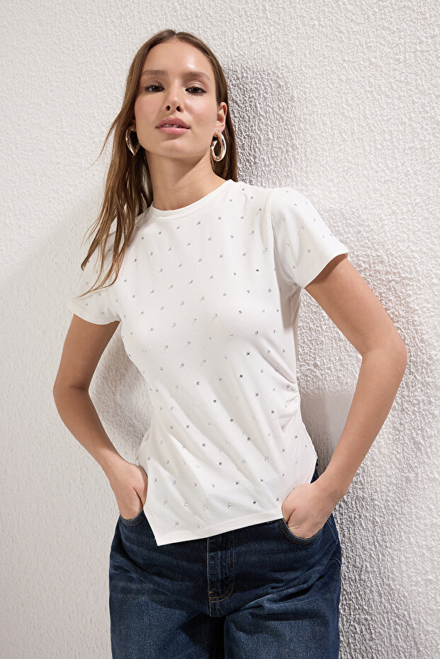 Beyaz Taşlı Asimetrik Fitted/Vücuda Oturan Örme T-shirt TWOSS25BZ00277 - 2