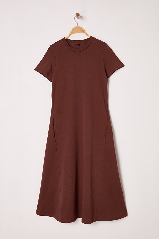 Kahverengi Düz T-shirt Elbise Cep Midi Örme Elbise TWOSS24EL00169 - 5