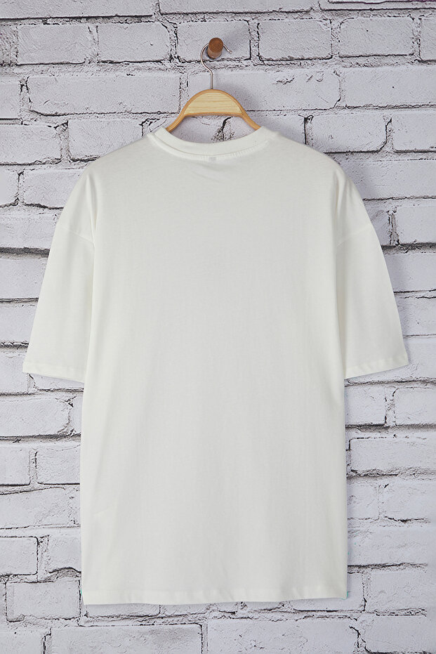 Unisex Ekru Oversize/Geniş Kesim Penguen Nakışlı %100 Pamuklu T-Shirt TMNSS23TS00243 - 7