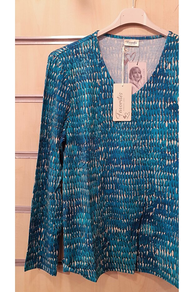 بلوزة منقوشة بأكمام طويلة ورقبة على شكل حرف V - 3